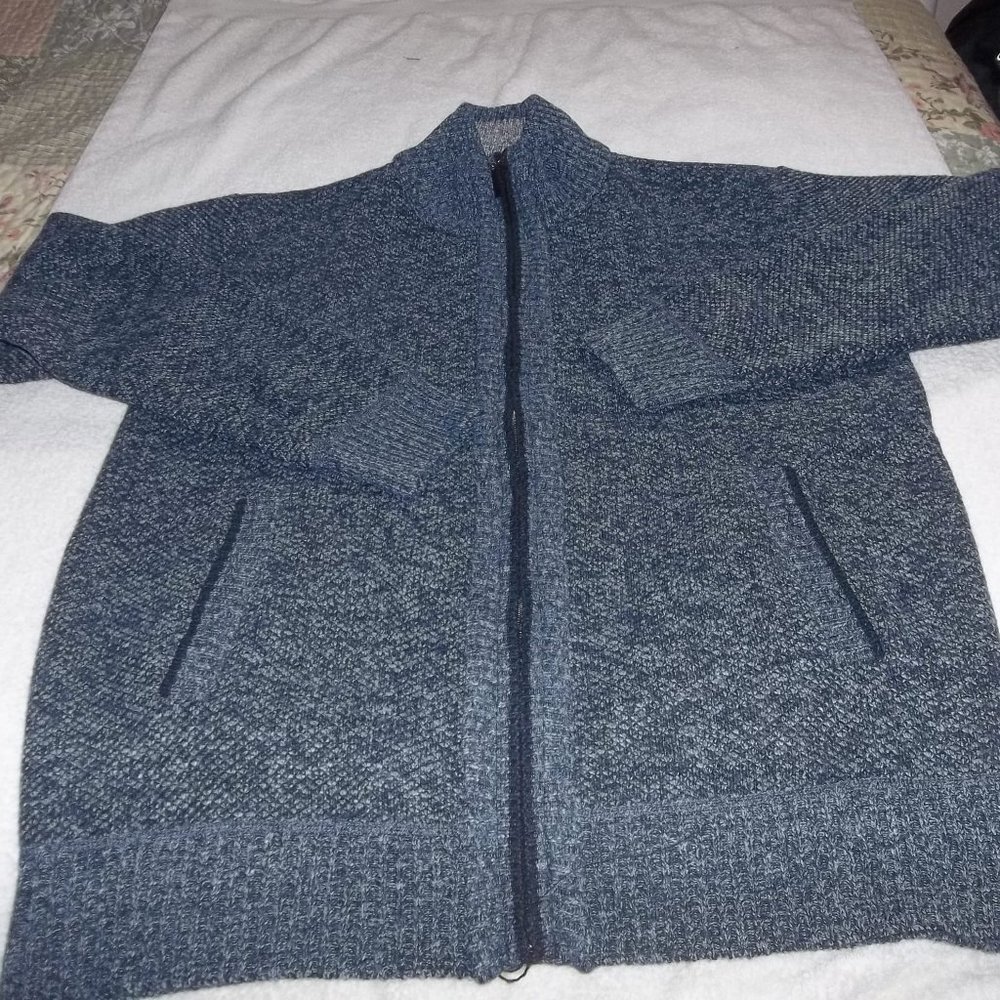 Men's zip front sweater NWOT